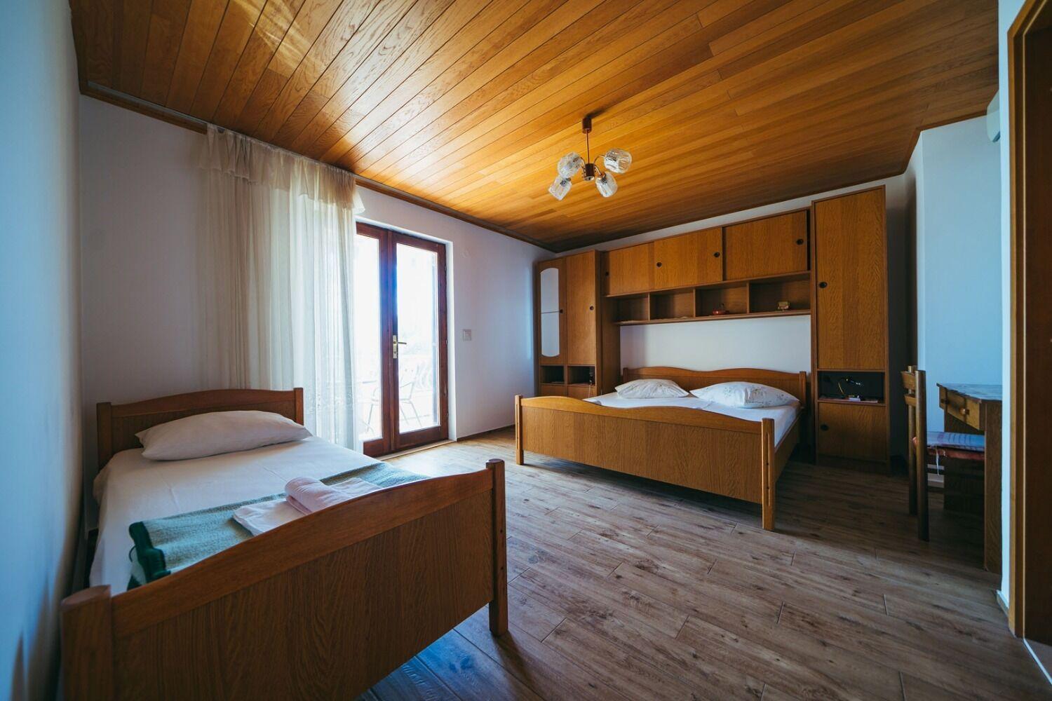 Apartments Lovre - Close To The Sea Brela Εξωτερικό φωτογραφία